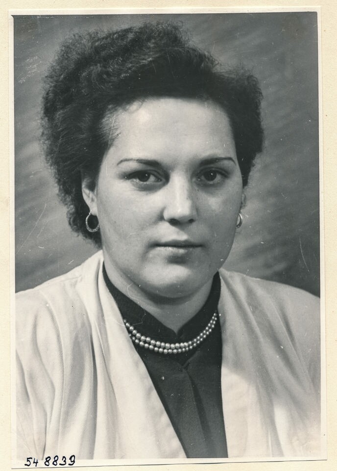 Portrait Frau Scharf; Foto 1954 (www.industriesalon.de CC BY-NC-SA)