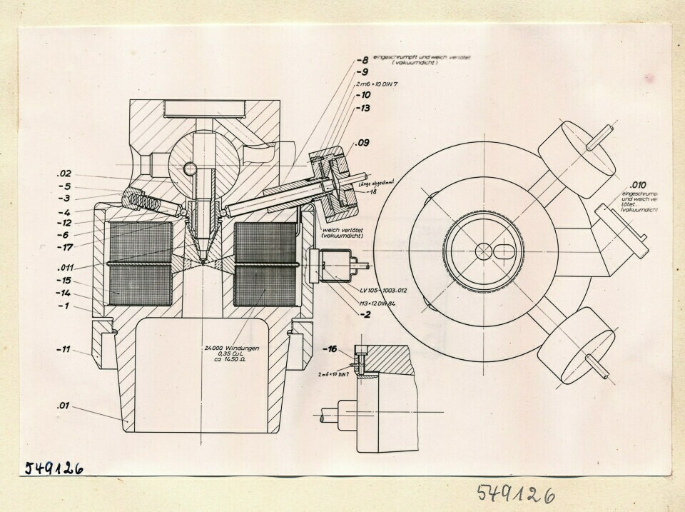 Elektronenmikroskop Zusammenbau, Bild 34; Foto 1954 (www.industriesalon.de CC BY-SA)