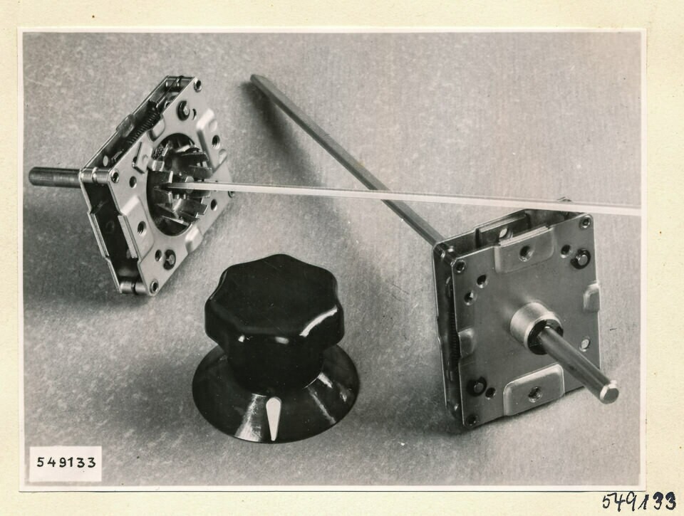 Bauelemente, Bild 1; Foto 1954 (www.industriesalon.de CC BY-SA)