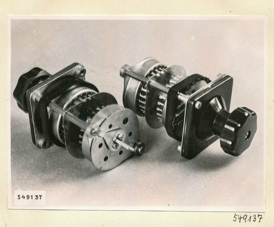 Bauelemente, Bild 5; Foto 1954 (www.industriesalon.de CC BY-SA)