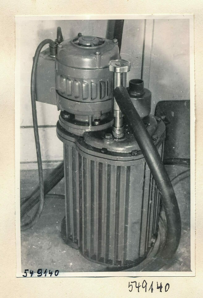 Motor; Foto 1954 (www.industriesalon.de CC BY-SA)
