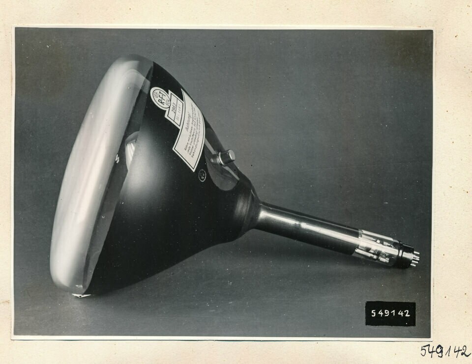 Bildröhre HF 2963; Foto 1954 (www.industriesalon.de CC BY-SA)