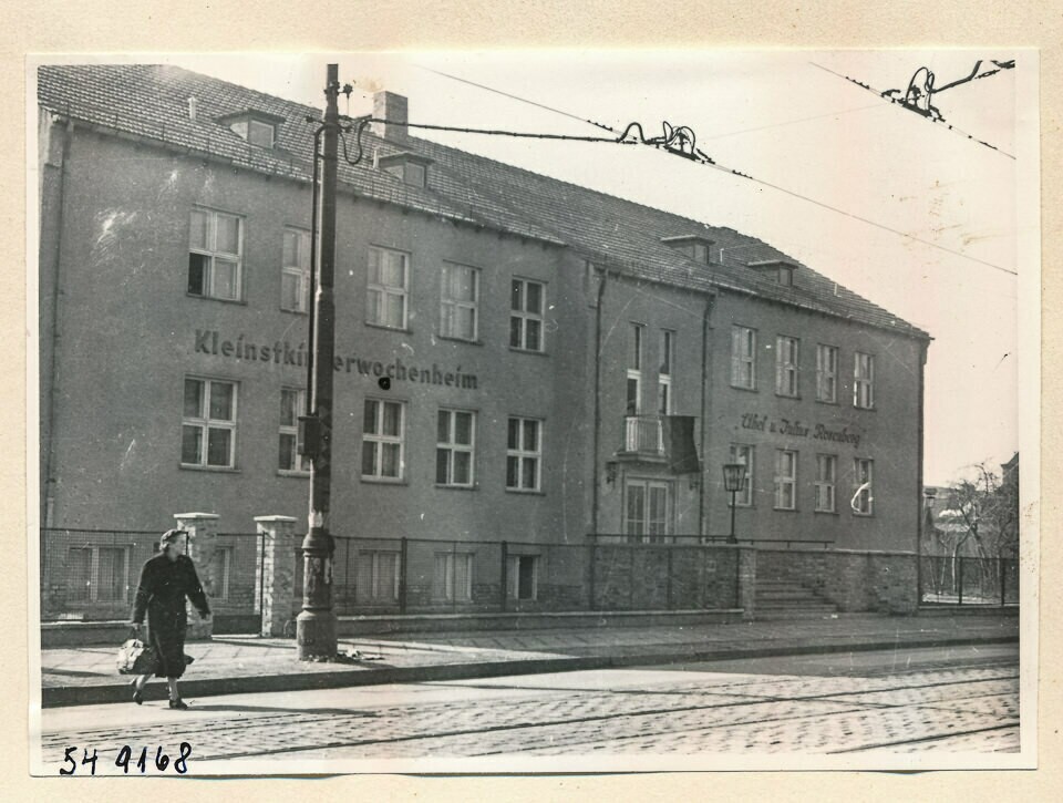 Kindergarten Fassade; Foto 1954 (www.industriesalon.de CC BY-SA)