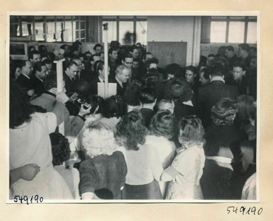 Besuch Molotows, Bild 12; Foto 1954 (www.industriesalon.de CC BY-SA)