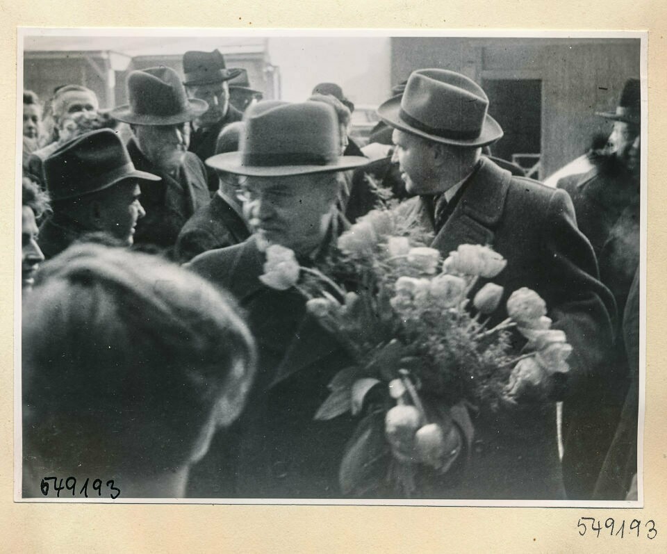 Besuch Molotows, Bild 15; Foto 1954 (www.industriesalon.de CC BY-SA)