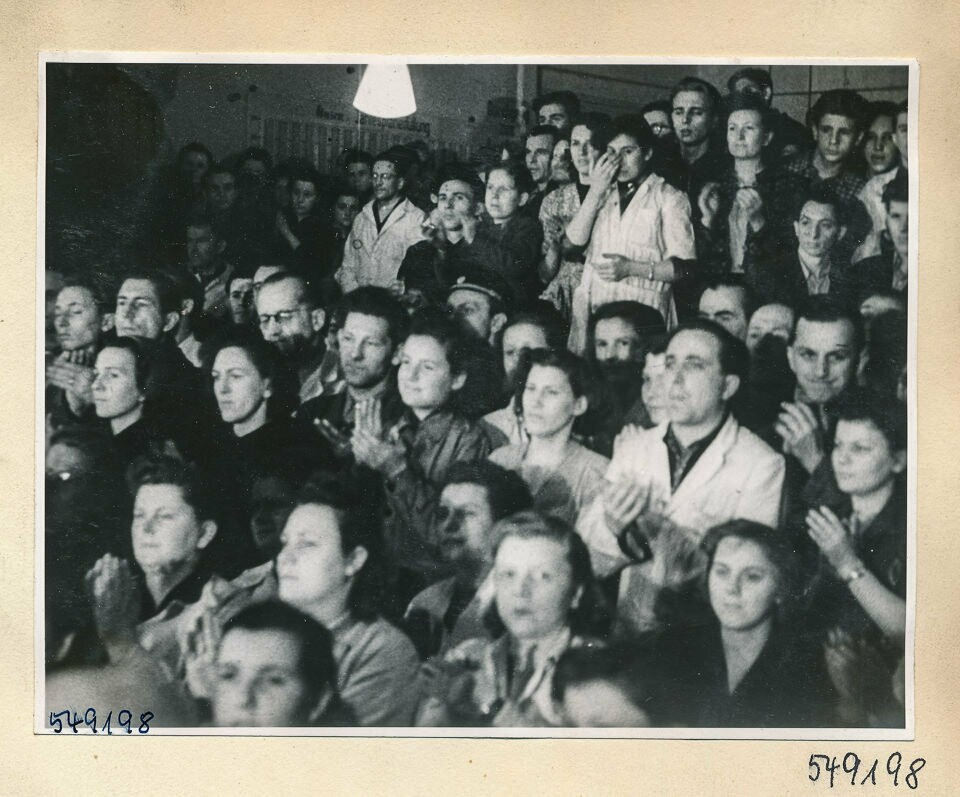 Besuch Molotows, Bild 20; Foto 1954 (www.industriesalon.de CC BY-SA)