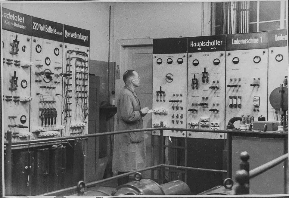 Maschinenraum; Foto 1, NEF-Album, S. 19; Foto 1946 (www.industriesalon.de CC BY-SA)
