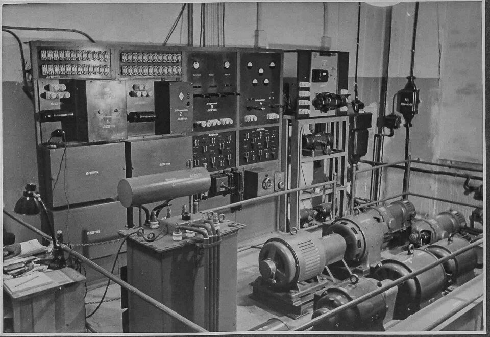 Maschinenraum; Foto 2, NEF-Album, S. 19; Foto 1946 (www.industriesalon.de CC BY-SA)