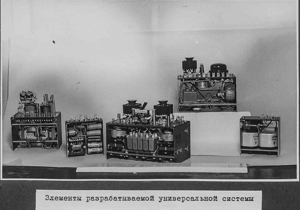 Baugruppen, NEF-Album, S. 21; Foto 1946 (www.industriesalon.de CC BY-SA)