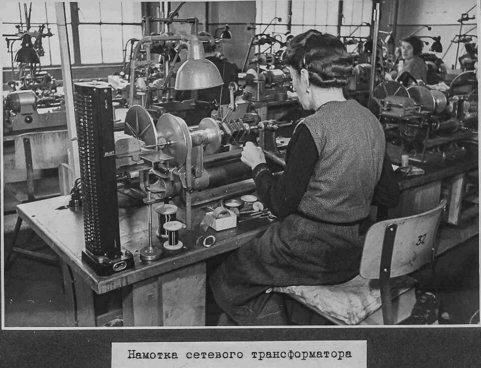 Wickelei der Versuchswerkstatt; Foto 1, NEF-Album, S. 27; Foto 1946 (www.industriesalon.de CC BY-SA)