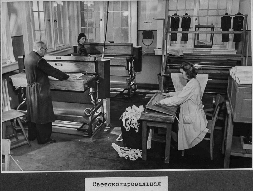 Lichtpauserei, NEF-Album, S. 45; Foto 1946 (www.industriesalon.de CC BY-SA)