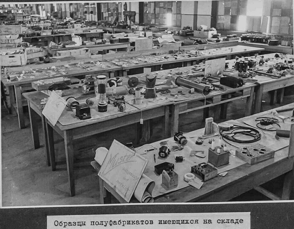 Muster von Halbfabrikaten, NEF-Album, S. 47; Foto 1946 (www.industriesalon.de CC BY-SA)
