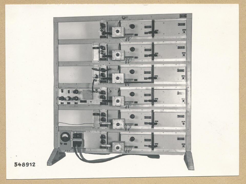 PCM-Gestell, Bild 1; Foto 1954 (www.industriesalon.de CC BY-SA)