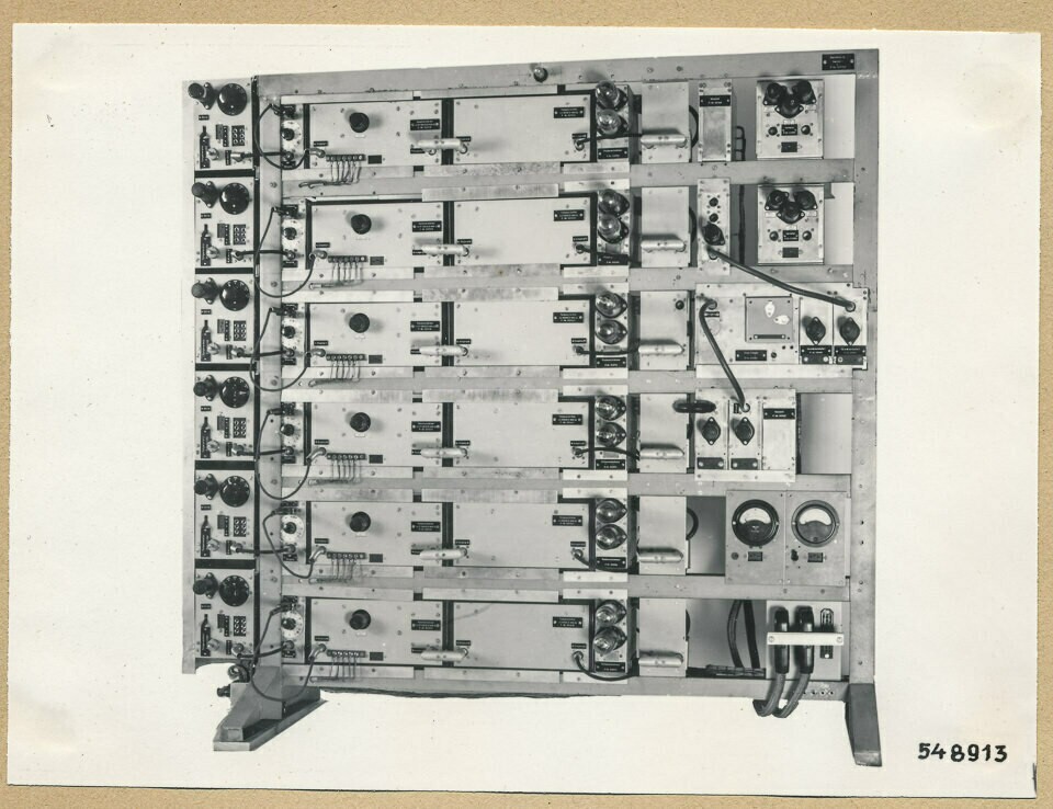 PCM-Gestell, Bild 2; Foto 1954 (www.industriesalon.de CC BY-SA)
