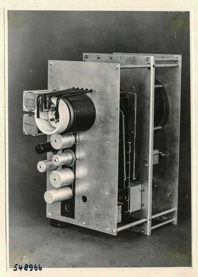 Einschub des Nachleuchtmessgeräts, Bild 6; Foto 1954 (www.industriesalon.de CC BY-SA)