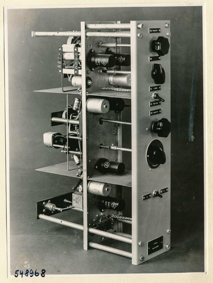 Einschub des Nachleuchtmessgeräts, Bild 8; Foto 1954 (www.industriesalon.de CC BY-SA)
