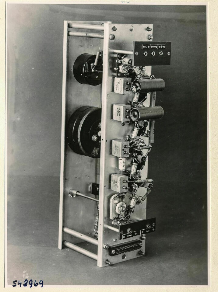 Einschub des Nachleuchtmessgeräts, Bild 9; Foto 1954 (www.industriesalon.de CC BY-SA)