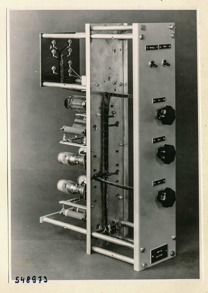 Einschub des Nachleuchtmessgeräts, Bild 13; Foto 1954 (www.industriesalon.de CC BY-SA)