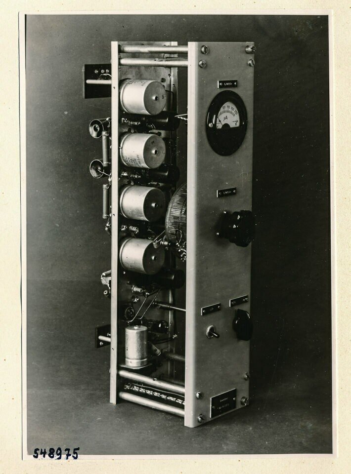 Einschub des Nachleuchtmessgeräts, Bild 15; Foto 1954 (www.industriesalon.de CC BY-SA)