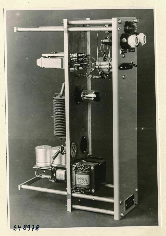 Einschub des Nachleuchtmessgeräts, Bild 18; Foto 1954 (www.industriesalon.de CC BY-SA)