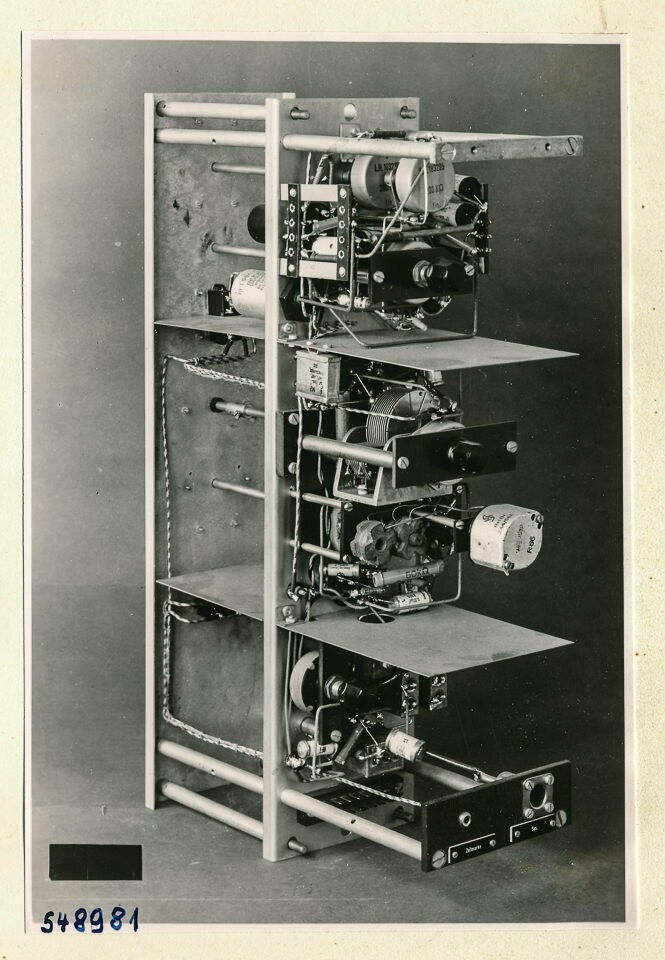 Einschub des Nachleuchtmessgeräts, Bild 21; Foto 1954 (www.industriesalon.de CC BY-SA)