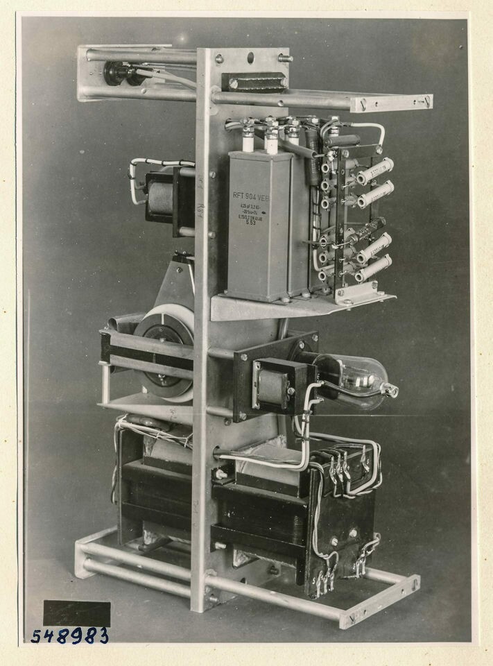 Einschub des Nachleuchtmessgeräts, Bild 23; Foto 1954 (www.industriesalon.de CC BY-SA)