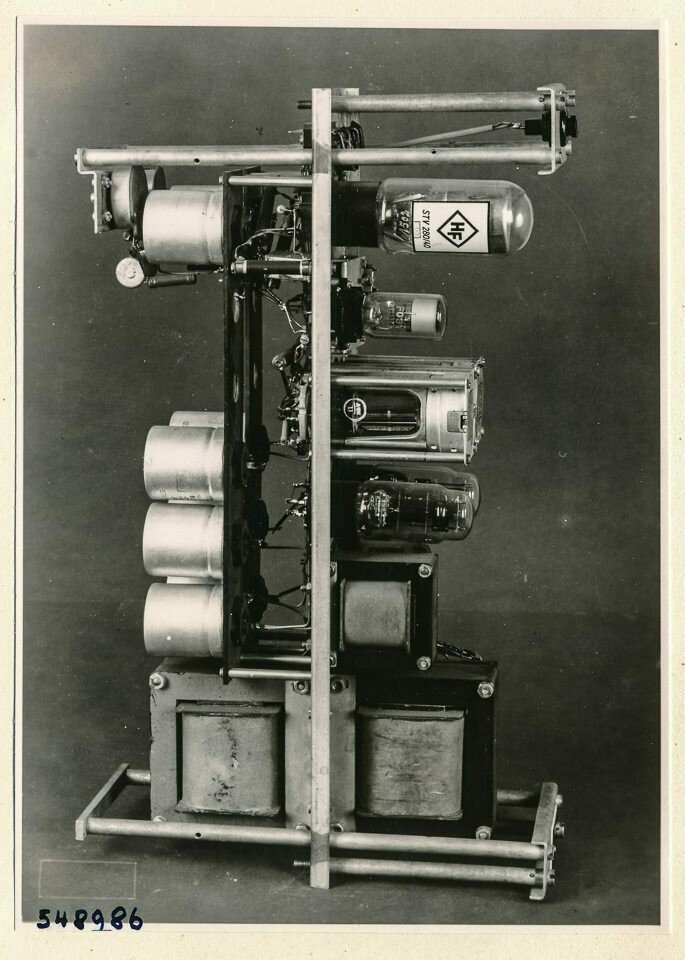 Einschub des Nachleuchtmessgeräts, Bild 26; Foto 1954 (www.industriesalon.de CC BY-SA)