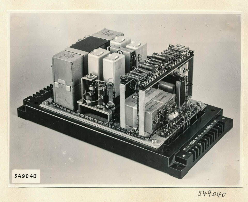 Fernmeßanlage, Impulsezeiger geöffnet, Bild 2; Foto 1954 (www.industriesalon.de CC BY-SA)