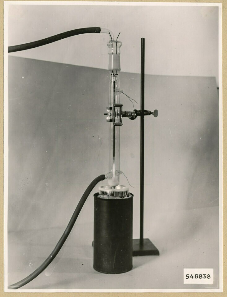 Taupunktmessgerät; Foto 1954 (www.industriesalon.de CC BY-SA)