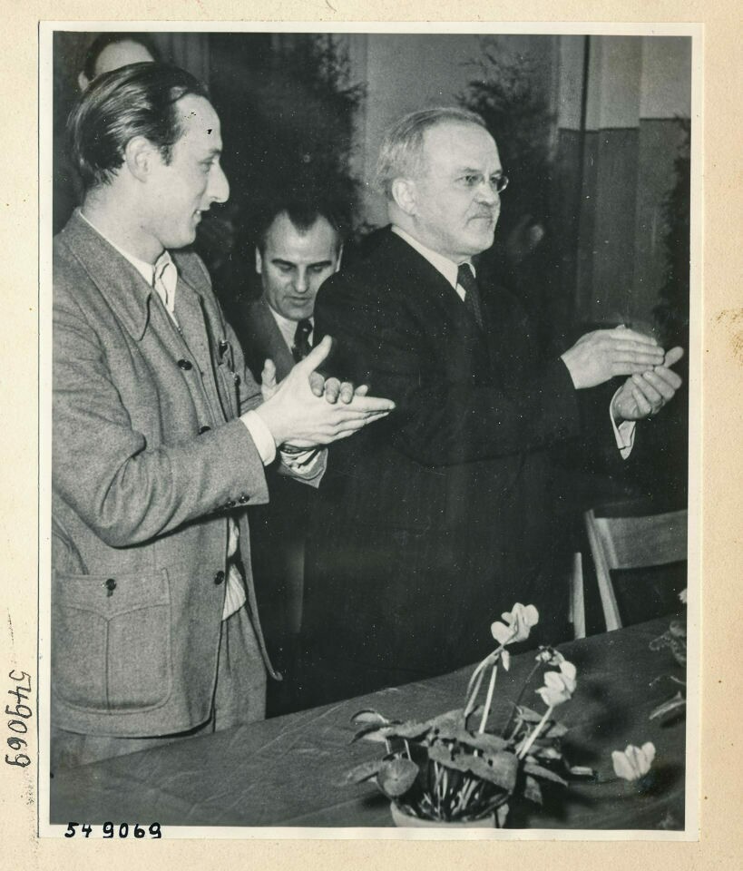 Besuch Molotows, Bild 2; Foto 1954 (www.industriesalon.de CC BY-SA)