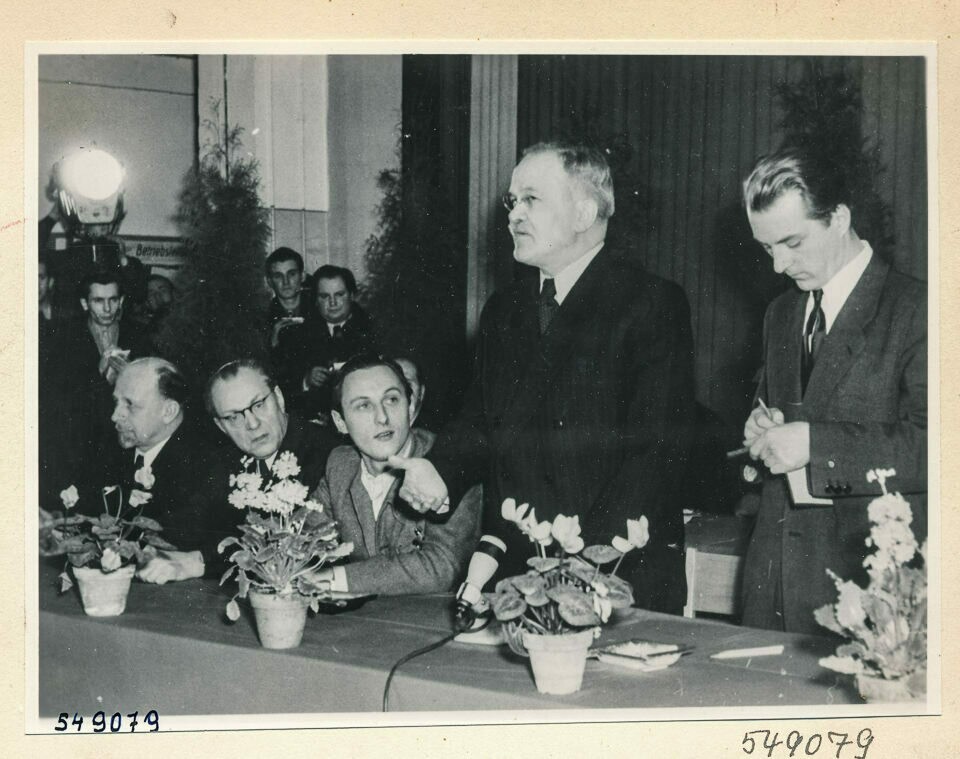 Besuch Molotows, Bild 4; Foto 1954 (www.industriesalon.de CC BY-SA)