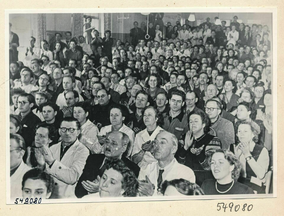 Besuch Molotows, Bild 5; Foto 1954 (www.industriesalon.de CC BY-SA)