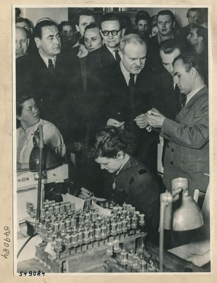 Besuch Molotows, Bild 7; Foto 1954 (www.industriesalon.de CC BY-SA)