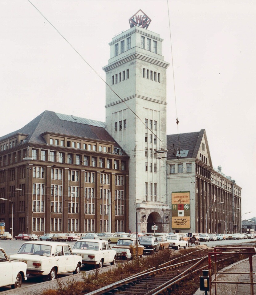 Ansicht des Hauptgebäudes des WF, Foto © Kurt Schwarz, um 1985. (Kurt Schwarz CC BY-NC-SA)