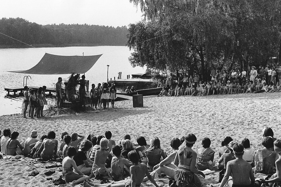 Neptunfest im Pionierlager "M.I. Kalinin" (Betriebsferienlager des WF), Foto © Kurt Schwarz, ca. 1979. (Kurt Schwarz CC BY-NC-SA)