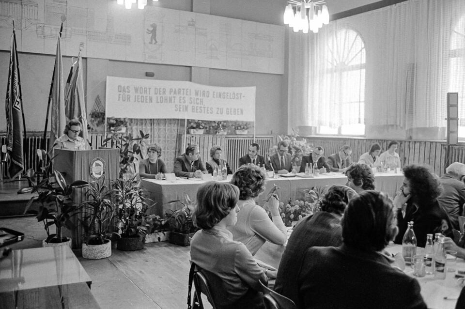SED-Betriebsdelegierten-Sitzung 1976. SW-Foto © Kurt Schwarz. (Kurt Schwarz CC BY-NC-SA)