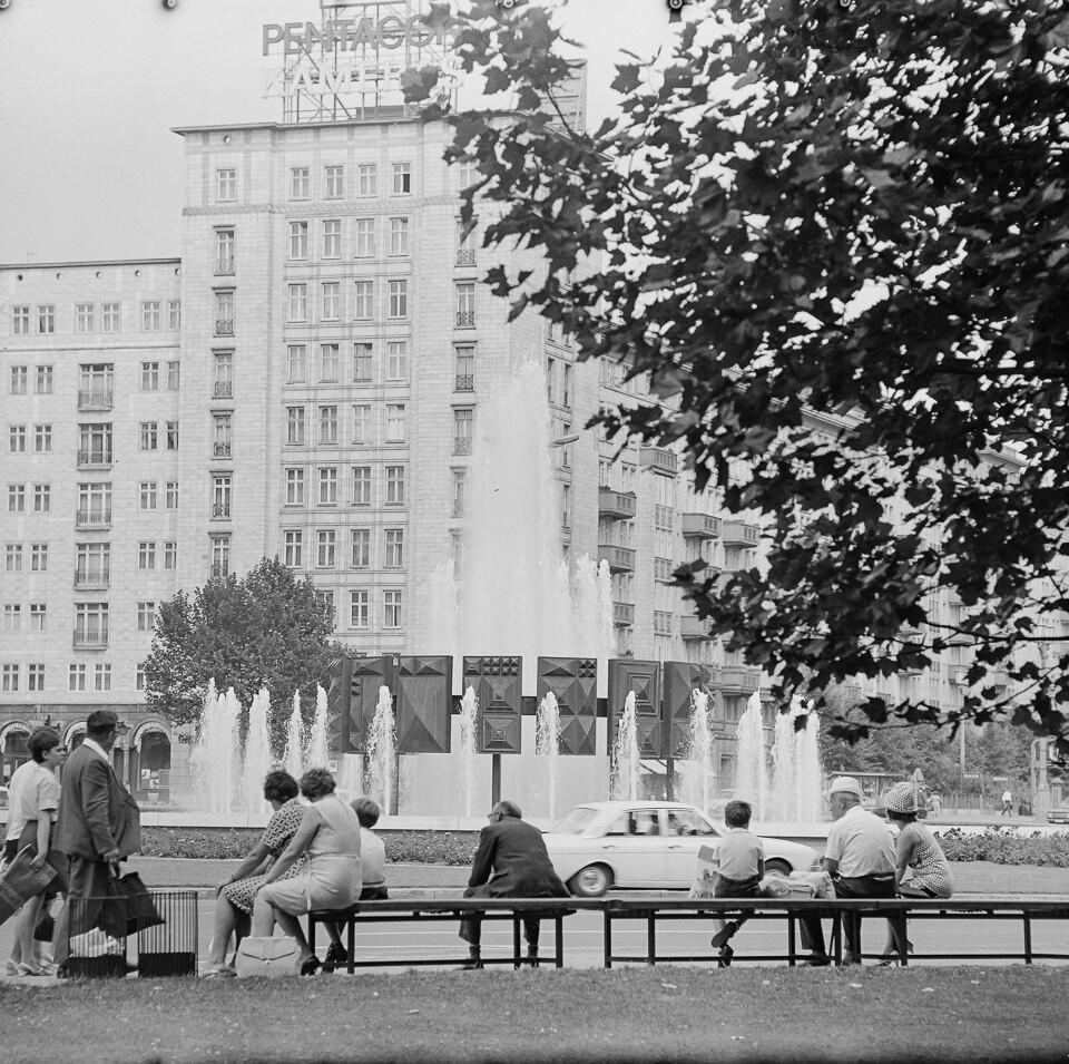 Straußberger Platz, Berlin-Friedrichshain, 1968. SW-Foto © Kurt Schwarz. (Kurt Schwarz CC BY-NC-SA)