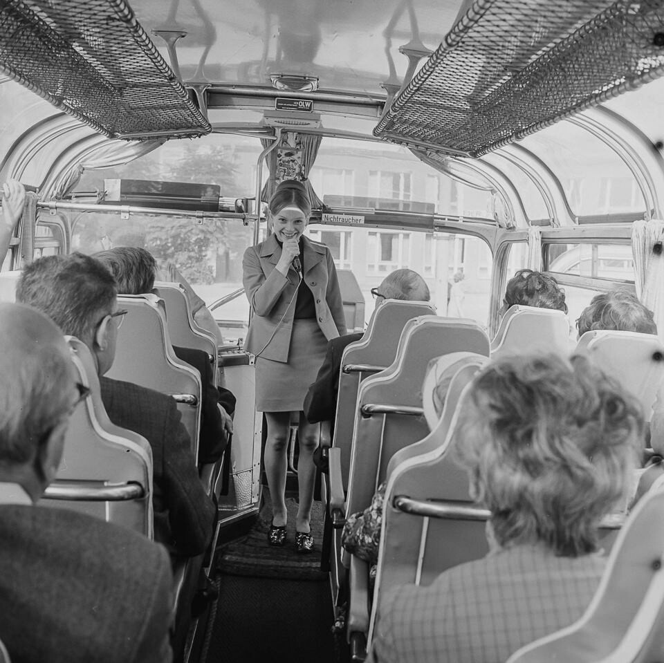 Stadtrundfahrt im Bus, 1968, Bild 3. SW-Foto © Kurt Schwarz. (Kurt Schwarz CC BY-NC-SA)