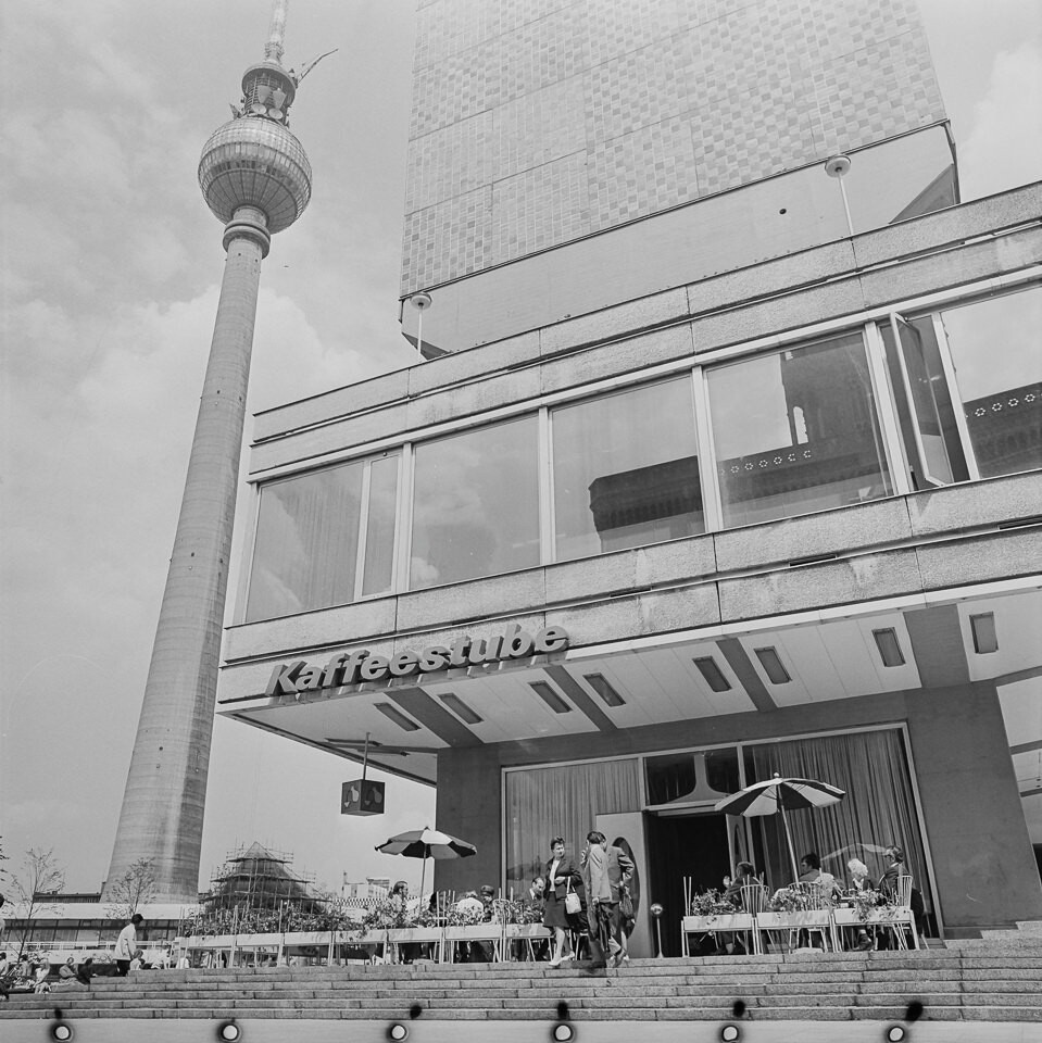 Fassade der Gaststätte "Kaffeestube", Rathauspassagen, 1973. SW-Foto © Kurt Schwarz. (Kurt Schwarz CC BY-NC-SA)