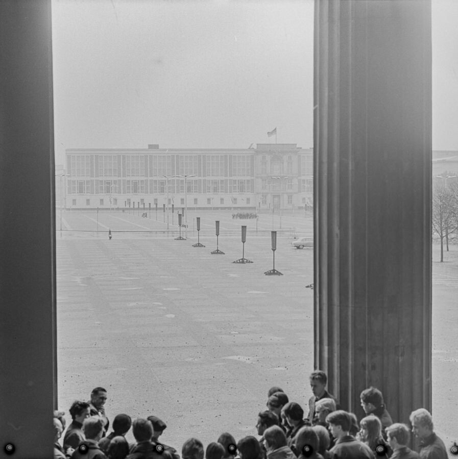 Blick auf Staatsratsgebäude, 1968. SW-Foto © Kurt Schwarz. (Kurt Schwarz CC BY-NC-SA)