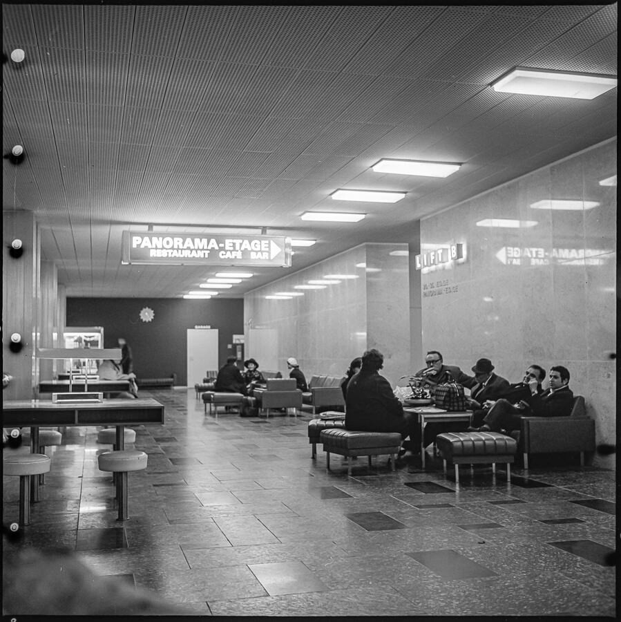Eingangshalle Hotel 'Stadt Berlin', Anfang 1970er Jahre. SW-Foto © Kurt Schwarz. (Kurt Schwarz CC BY-NC-SA)