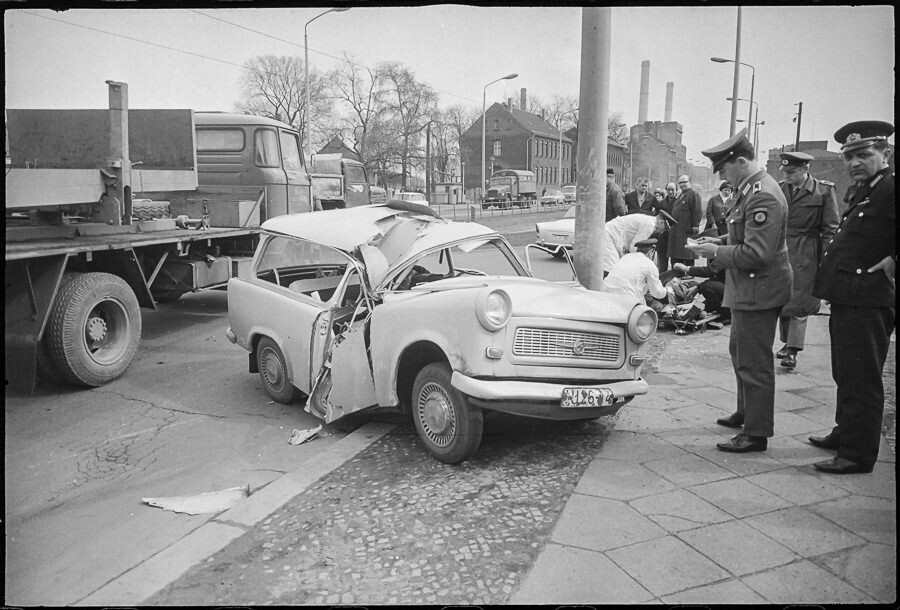 Autounfall, , 1969. SW-Foto © Kurt Schwarz. (Kurt Schwarz CC BY-NC-SA)