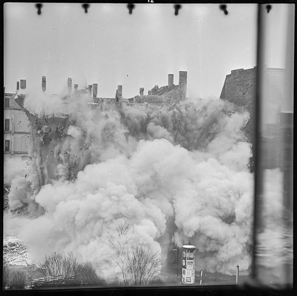 Sprengung eines Wohnhauses in der Klosterstraße, Bild 3, März 1965. SW-Foto © Kurt Schwarz. (Kurt Schwarz CC BY-NC-SA)