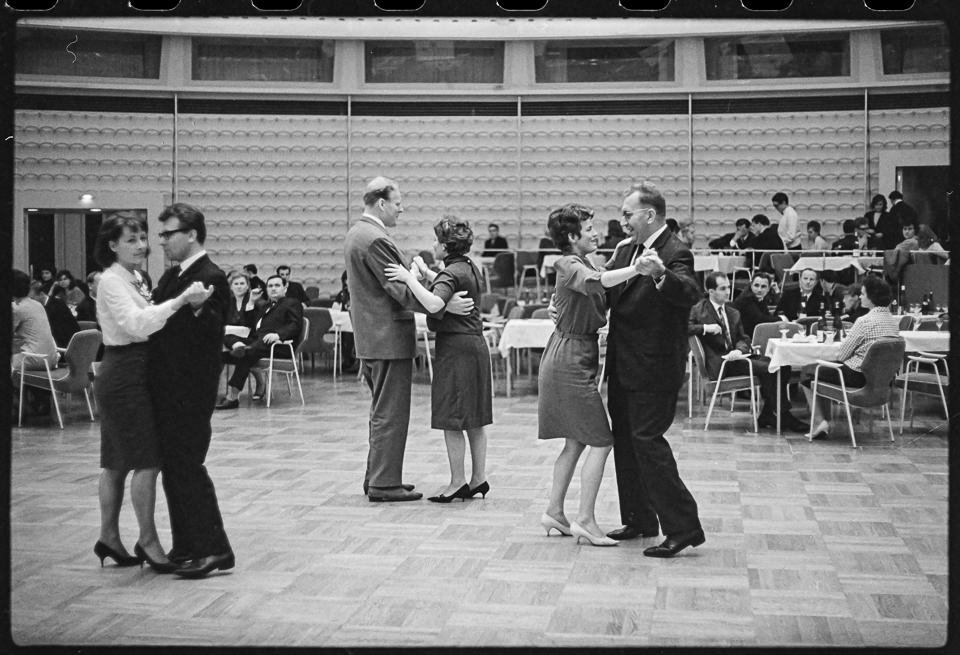 Jungwählerball in der Kongresshalle am Alexander, 28.09.1965. SW-Foto © Kurt Schwarz. (Kurt Schwarz CC BY-NC-SA)
