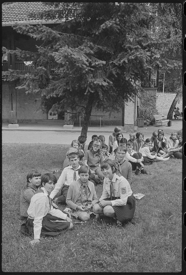 Gruppe von Pionieren in der 'Pionierrepublik Wilhelm Pieck', Juli 1968. SW-Foto © Kurt Schwarz. (Kurt Schwarz CC BY-NC-SA)