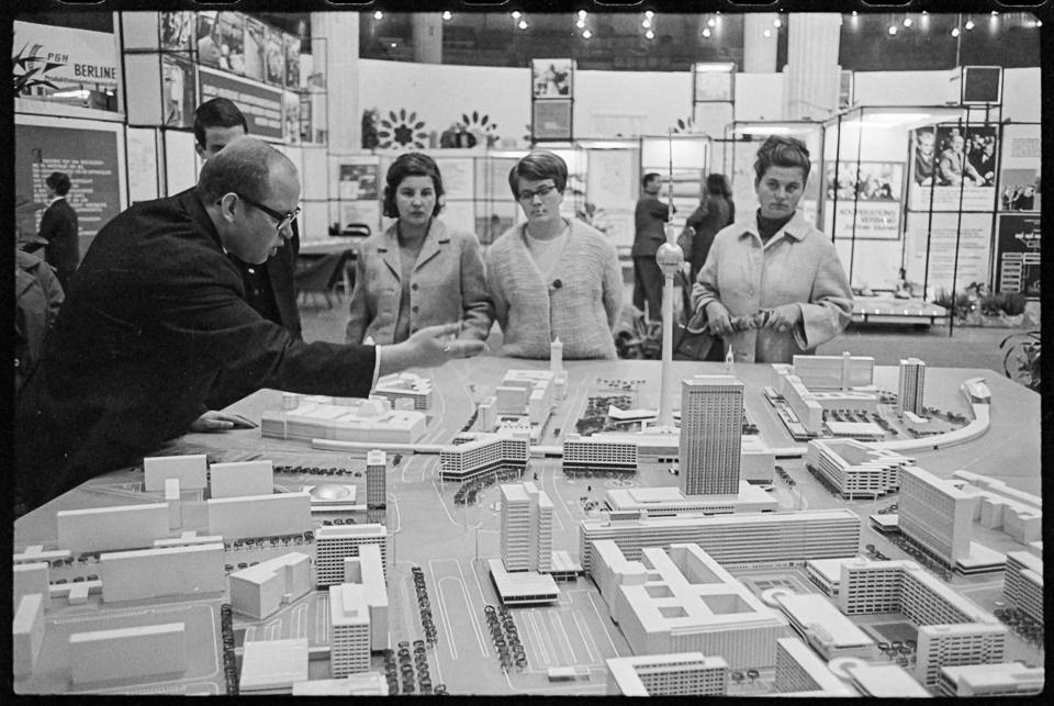 Modell der Stadtplanung im Ostberliner Zentrum, 1968. SW-Foto © Kurt Schwarz. (Kurt Schwarz CC BY-NC-SA)