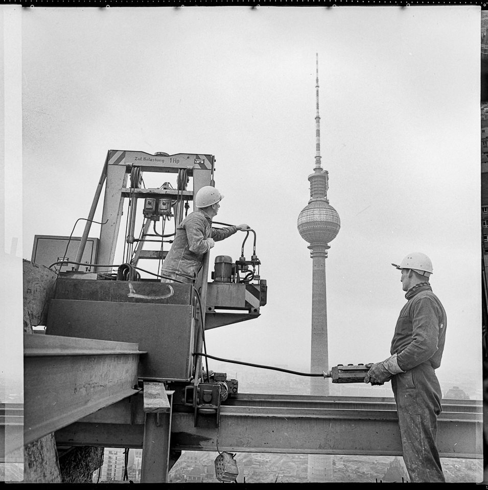 Hochbauarbeiten am 'Hotel Stadt Berlin', , April 1969. SW-Foto © Kurt Schwarz. (Kurt Schwarz CC BY-NC-SA)