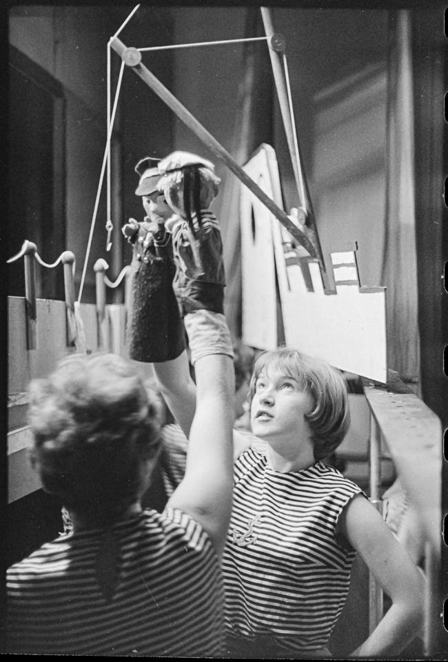 Puppentheater-Vorführung im Pionierhaus "German Titow", Bild 2, Februar 1968. SW-Foto © Kurt Schwarz. (Kurt Schwarz CC BY-NC-SA)