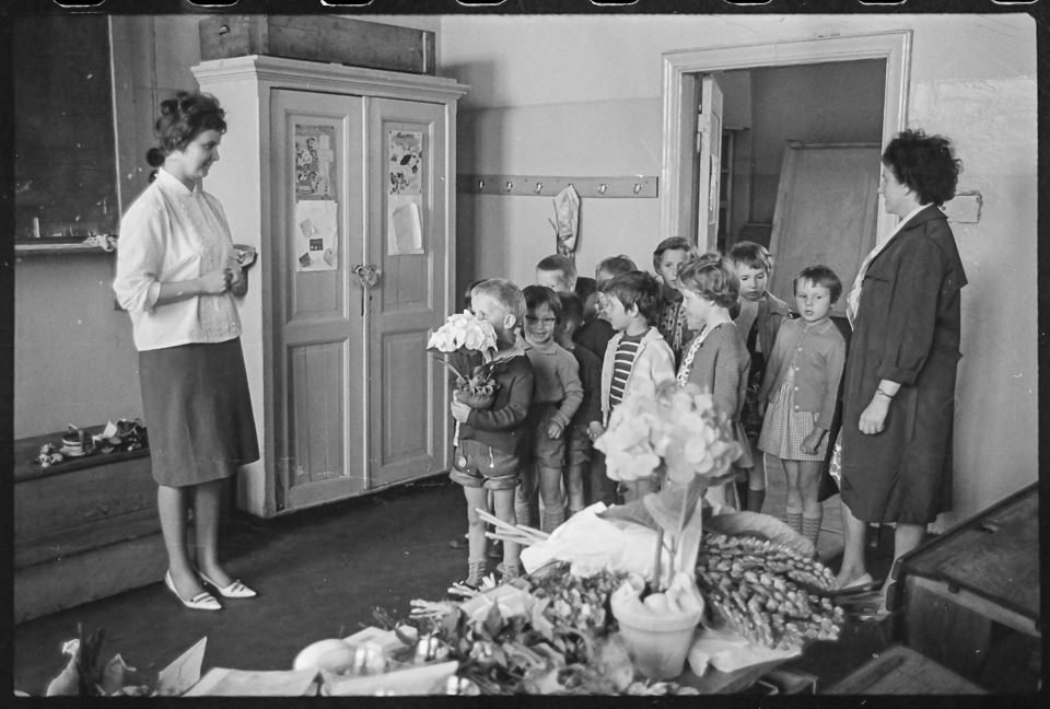 Tag des Lehrers' in einem Kindergarten, 12.06.1965. SW-Foto © Kurt Schwarz. (Kurt Schwarz CC BY-NC-SA)