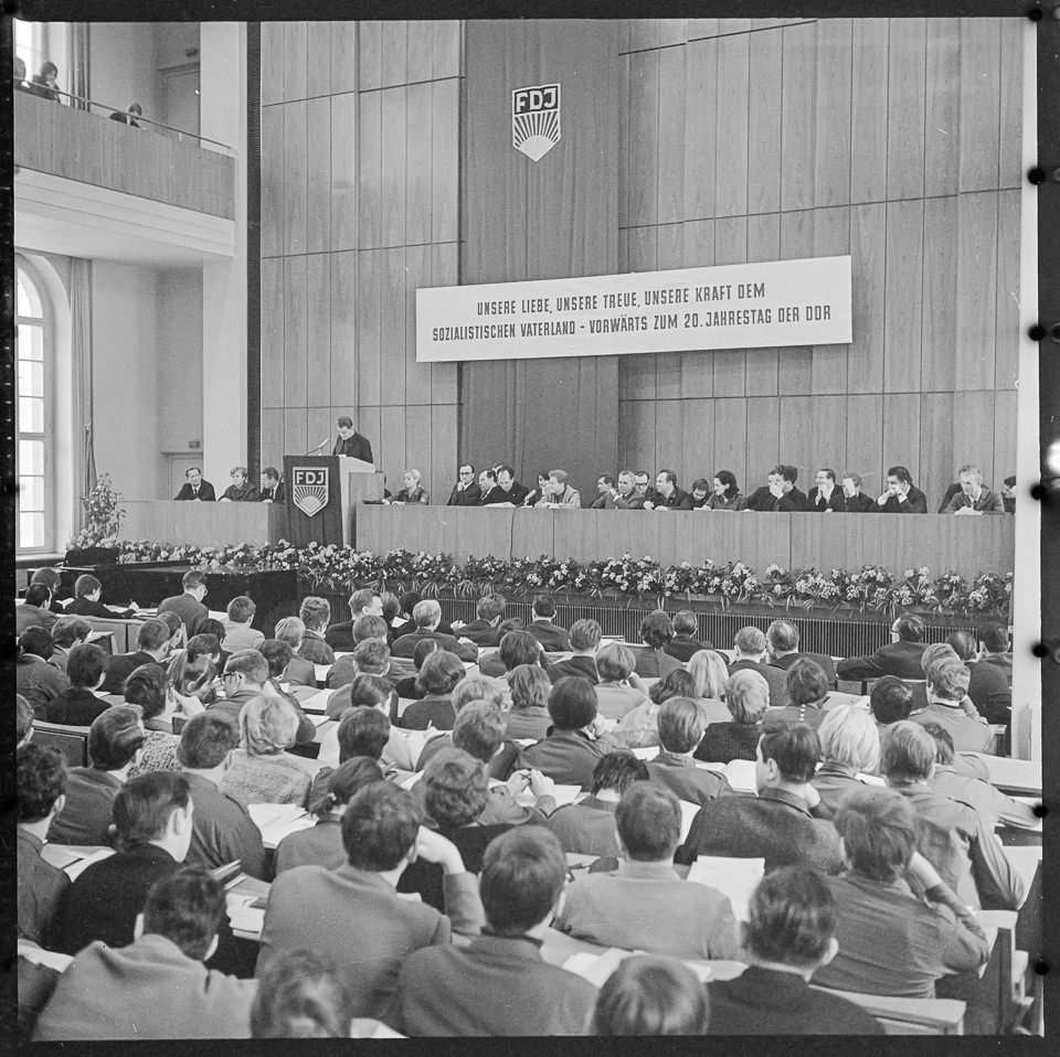 FDJ-Veranstaltung im Marx-Engels-Auditorium der Humboldt-Universität, 1969. SW-Foto © Kurt Schwarz. (Kurt Schwarz CC BY-NC-SA)